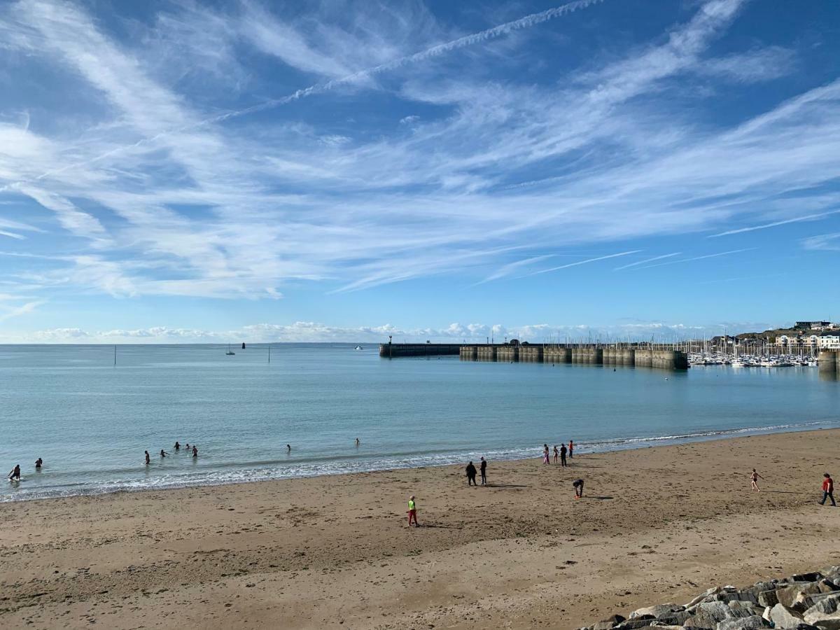 Appartement Les Pieds Dans L'eau Acces Direct A La ! Granville